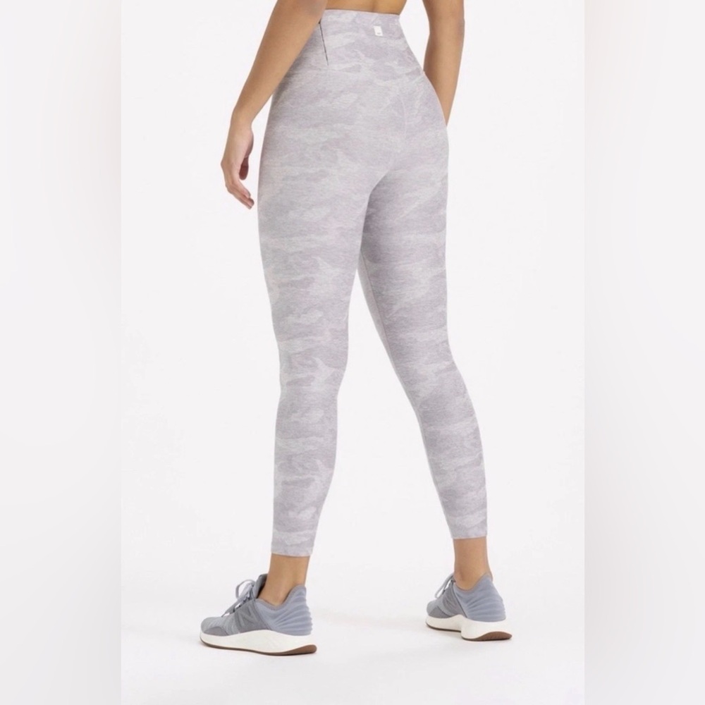 VUORI Small Clean Elevation High Rise 7/8 Legging Pants ~ Pale Gray Heather Camo - Picture 2 of 6